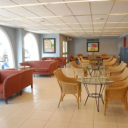La Terrassa 3*